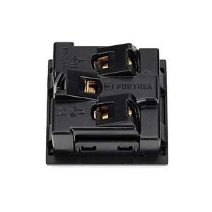 带3个交流插座10A额定电流WiFi连接的通用卡式电源插头 - Product Image 4