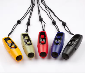 電子<span class=keywords><strong>LED</strong></span>ホイッスルハンドヘルド3トーン大容量排気ホイッスル、ストラップ付き大音量緊急サッカースポーツホイッスル