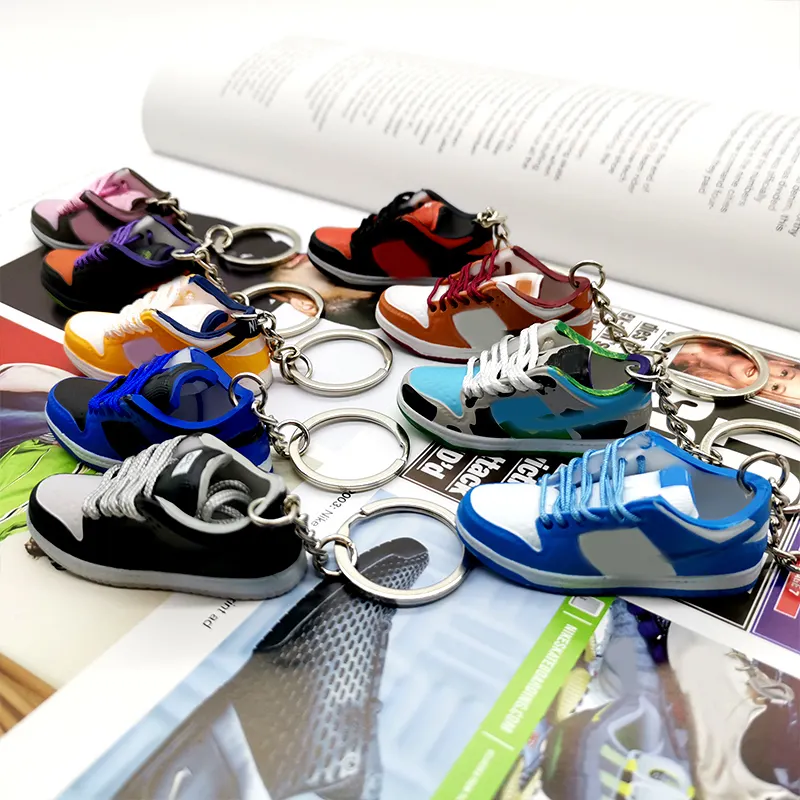 Mini zapatillas de deporte con colgante 3D para coche, mochila de papelería, decoración, llavero, venta al por mayor