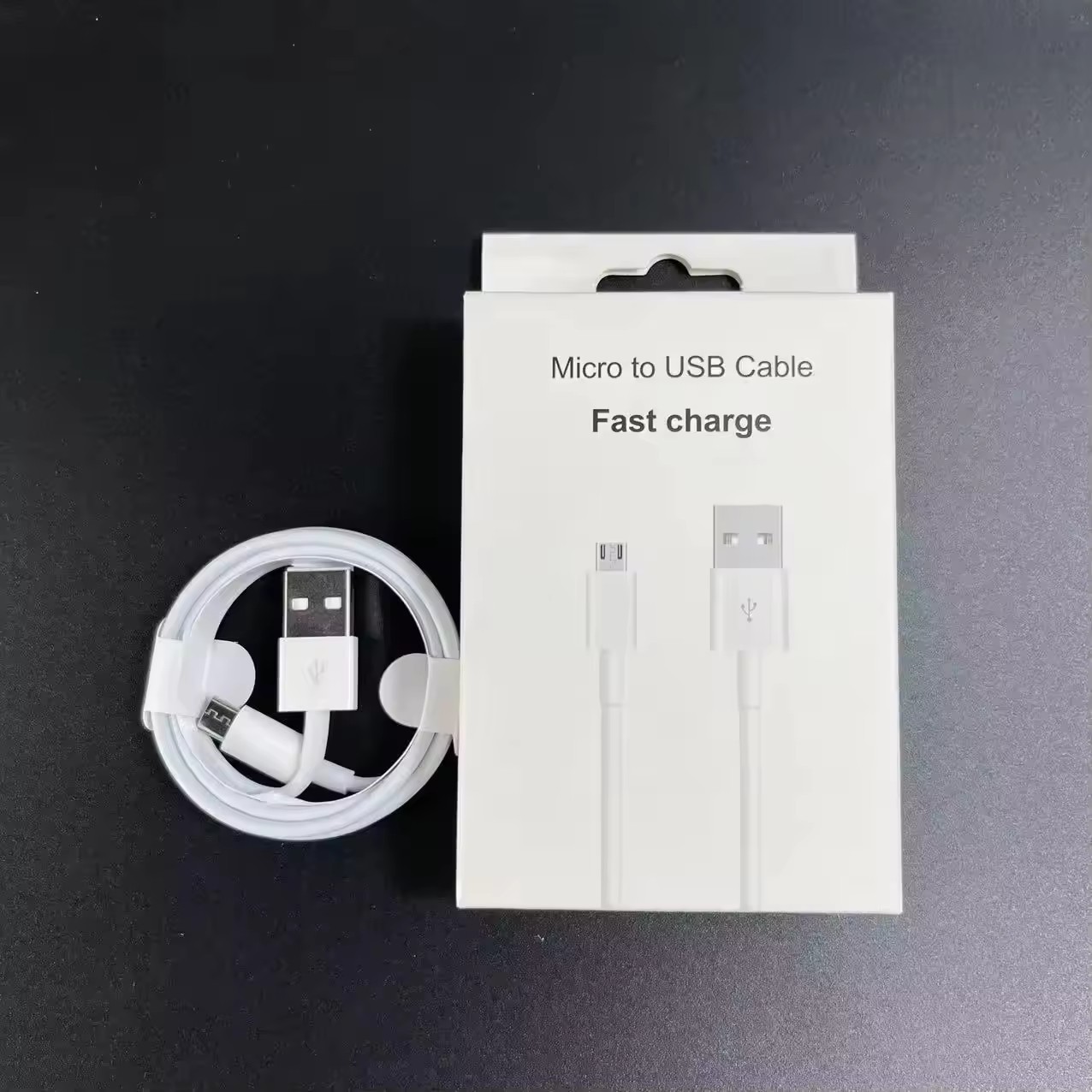 Cable micro USB blanco con caja.