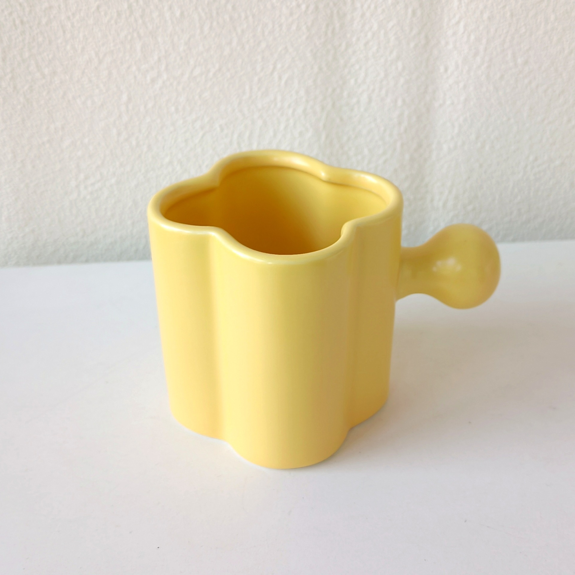 Tasse ronde jaune