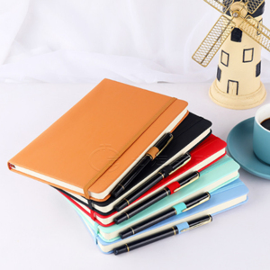 Páginas personalizables A5 Diario Costura Encuadernación Libro de notas de negocios con bolígrafo Diario Cuaderno de tapa dura de cuero Pu para regalo - Product Image 1