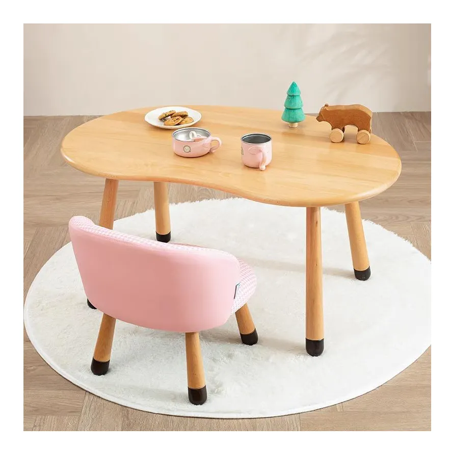 Bureau d'étude en bois d'enfants de couleur naturelle avec la table en bois de protections antidérapantes pour des enfants