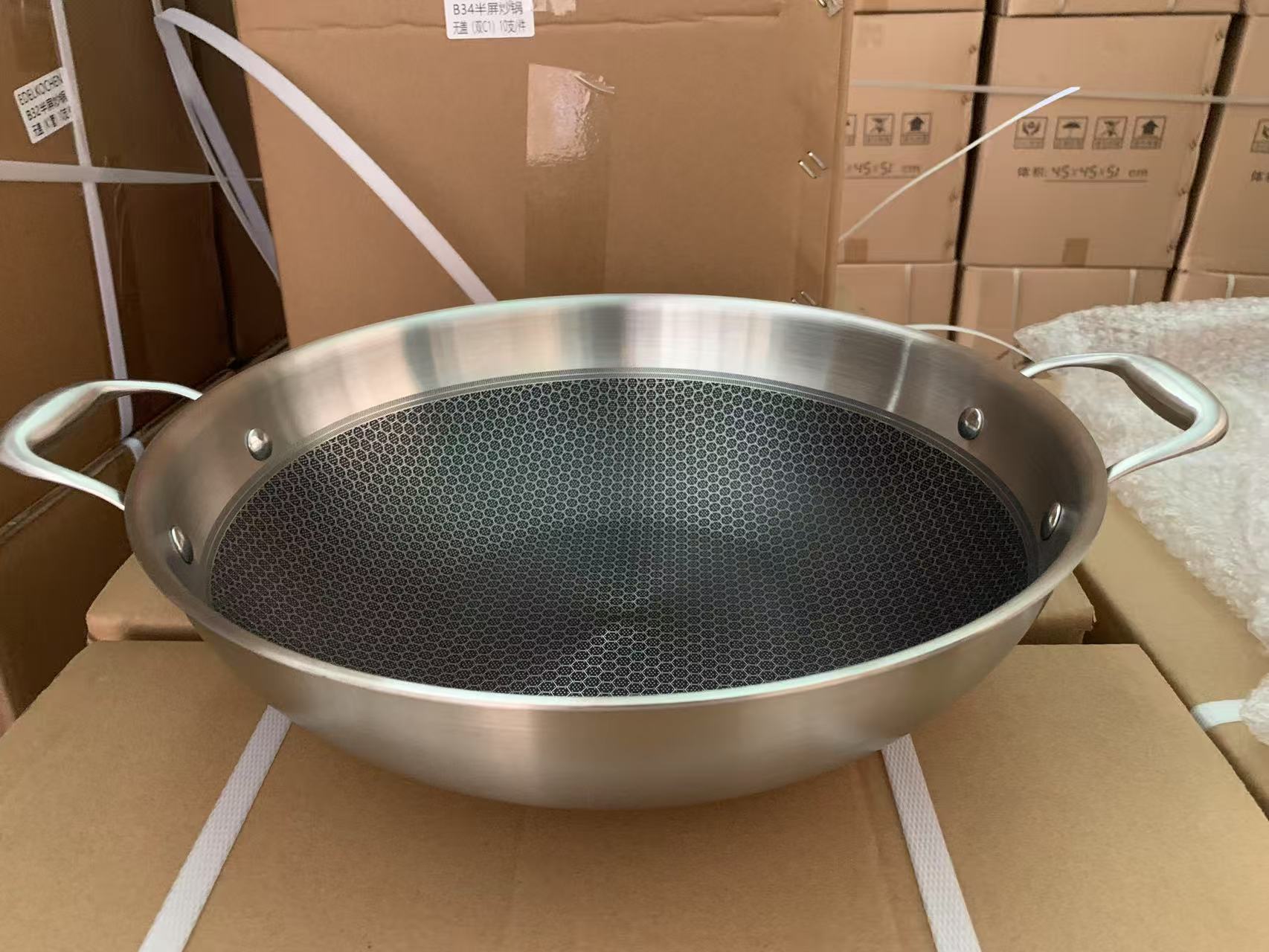 Wok 28 cm à double poignée avec demi-écran.