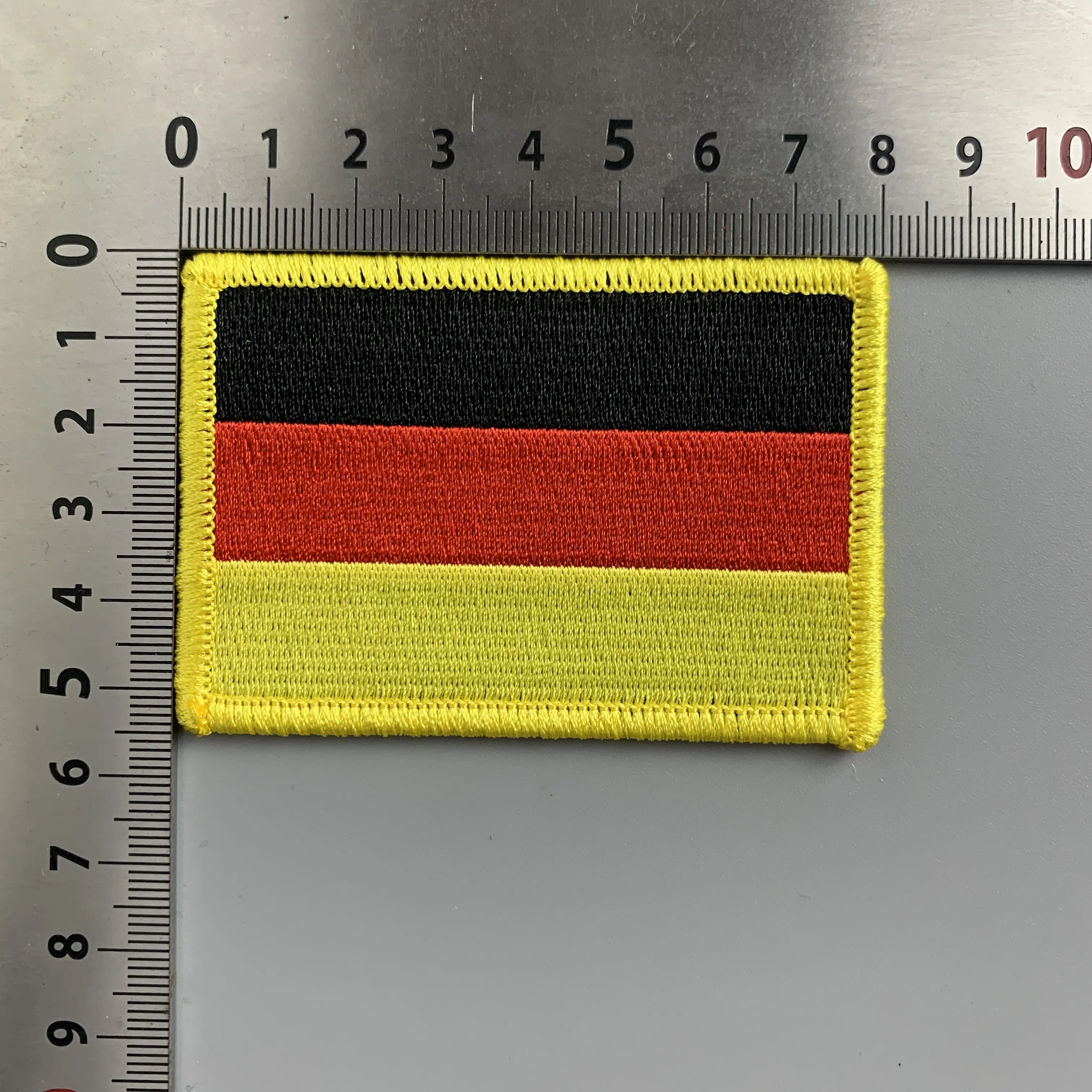 Toppe ricamate tessute con supporto ad anello e gancio con Design personalizzato di varie bandiere del paese per abbigliamento