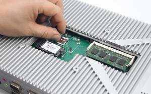 J6412 Windows 10工业触摸计算机-15.6 "显示器和串行端口