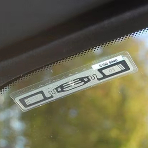 Пользовательские UHF отслеживание Влажная/сухая инкрустация RFID UCODE7 лобовое стекло наклейка Противоугонная бирка бумажная этикетка Гибкая наклейка объемная бирка - Product Image 1