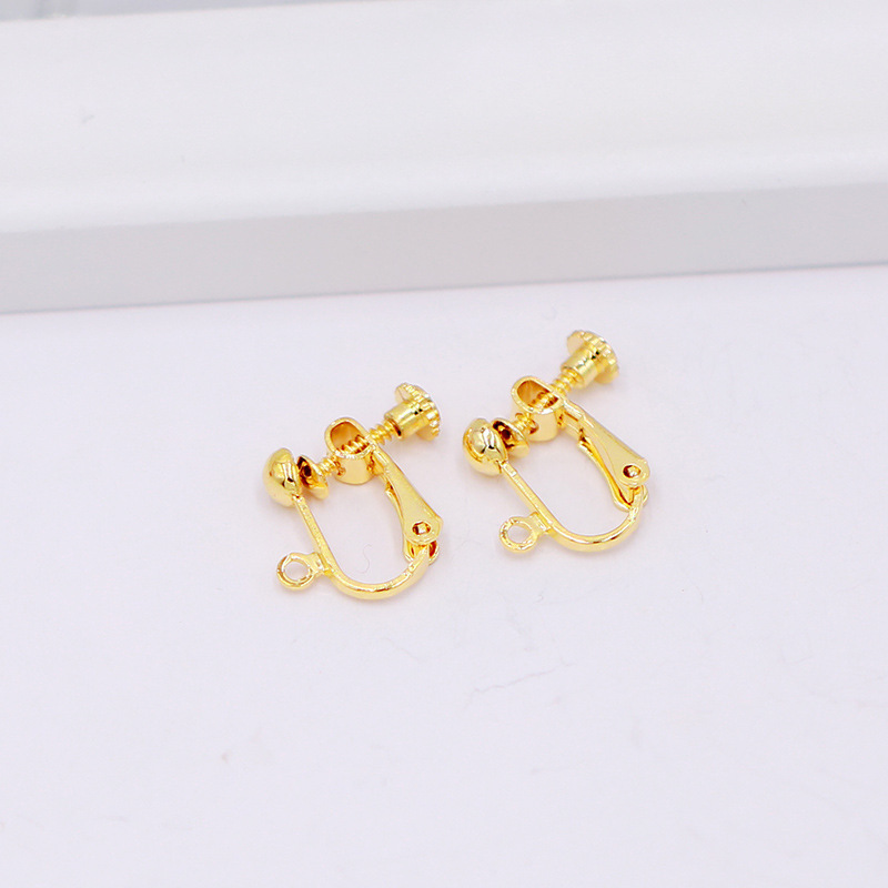 Clip de oreja con tornillo y cabeza ondulada en oro de 18 quilates