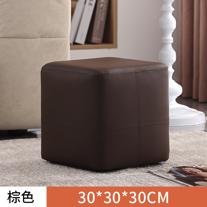 Couleur marron avec un design de couture minimaliste.