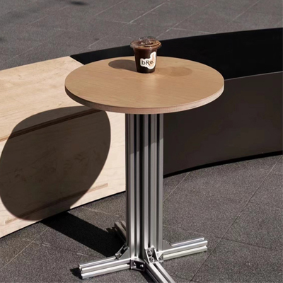Tavola rotonda con un diametro di 50 cm e un'altezza di 75 cm