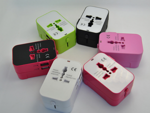 อะแดปเตอร์อเนกประสงค์สำหรับเดินทางแบบ USB ทั้งหมดในหนึ่งเดียวพร้อมพอร์ต USB 2พอร์ตที่ชาร์จไฟกระแสสลับทั่วโลก - Product Image 2