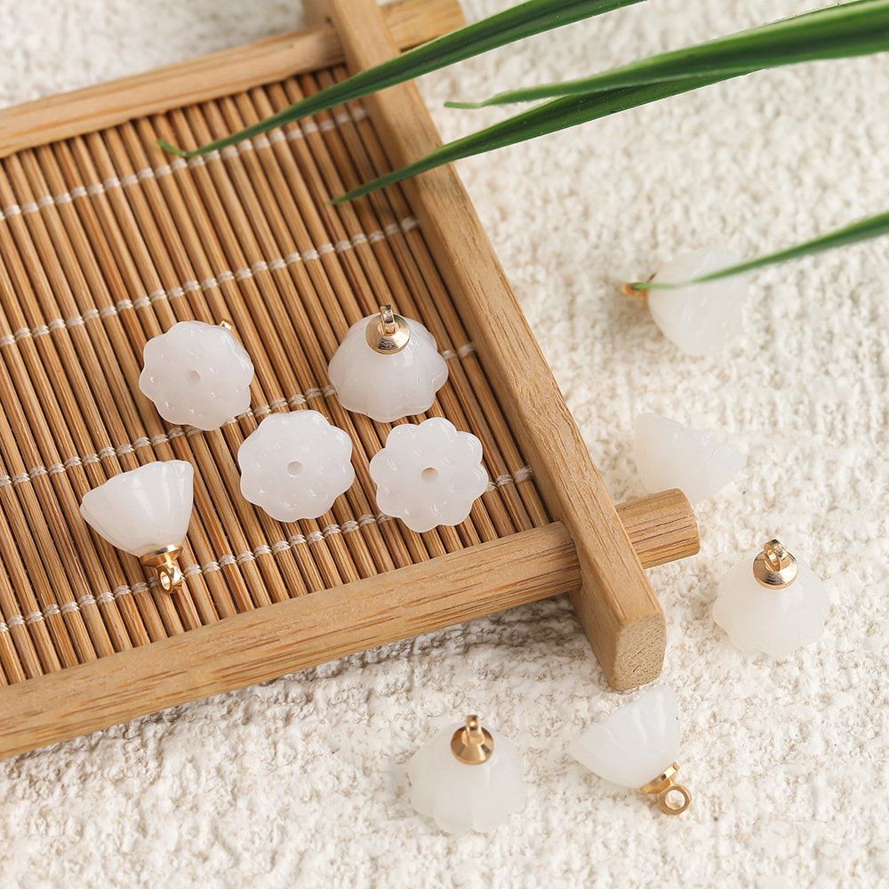 Pendentif en verre gousse de lotus - blanc