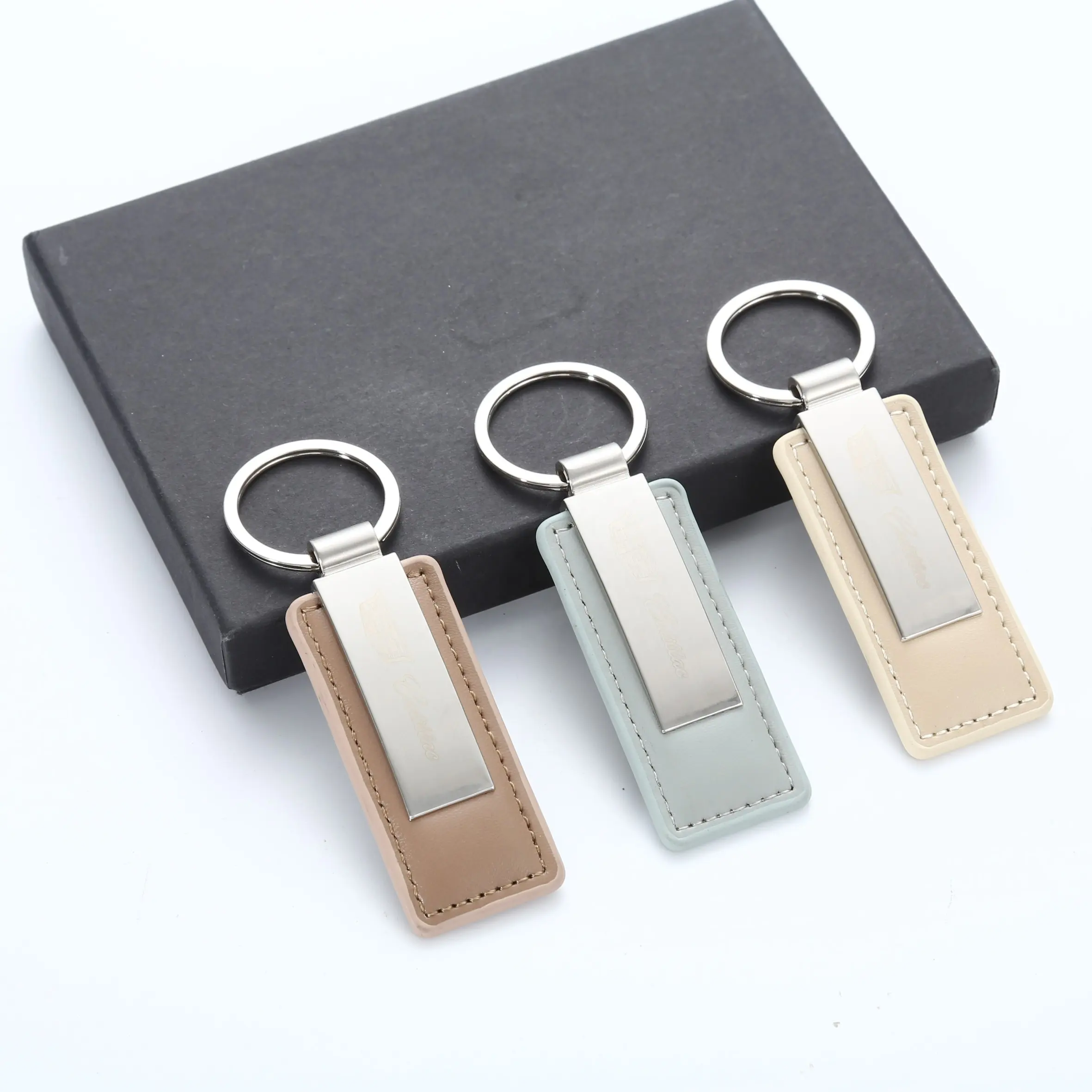 Llavero de cuero-حلقة مفاتيح من الجلد الطبيعي, حلقة مفاتيح من الجلد الطبيعي تُصمم حسب الطلب وتصلح كهدية