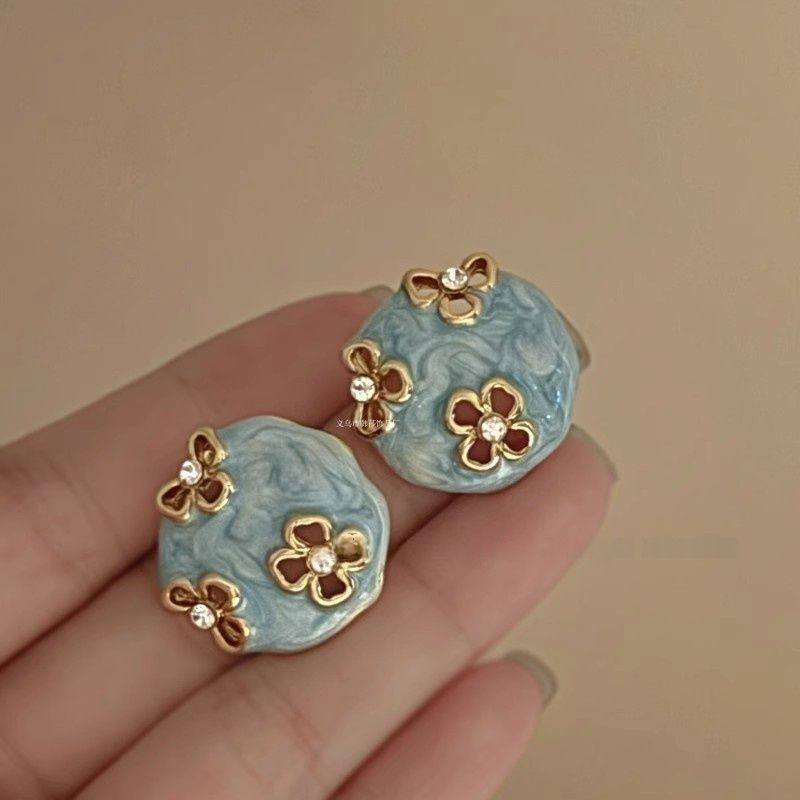0907 stud earrings