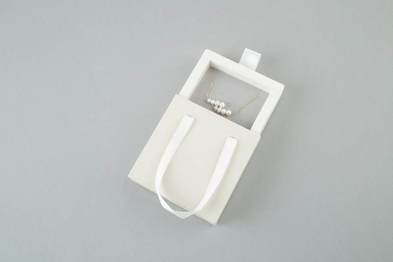 สีเบจกับฟองน้ำ