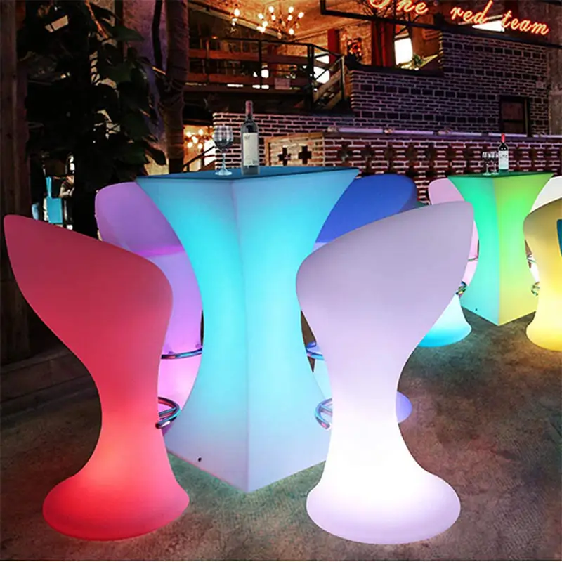 Table et chaise hautes carrées lumineuses illuminées pour bar et fête Ensemble de tables à cocktail en plastique avec éclairage LED pour événements