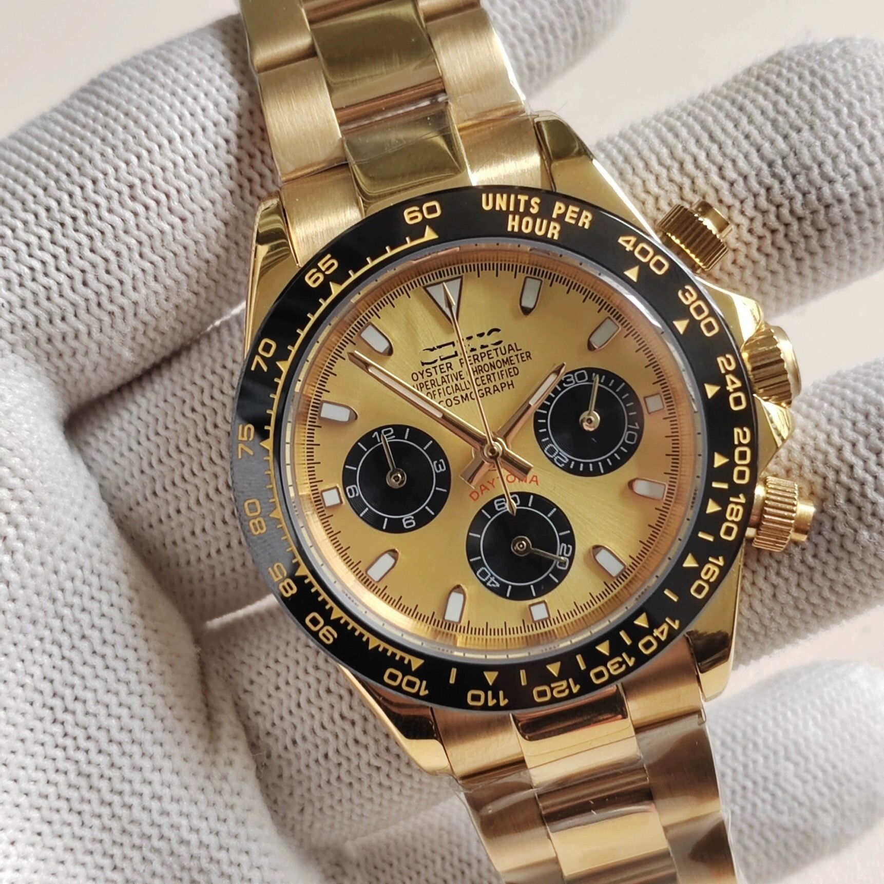 Gold - Black bezel