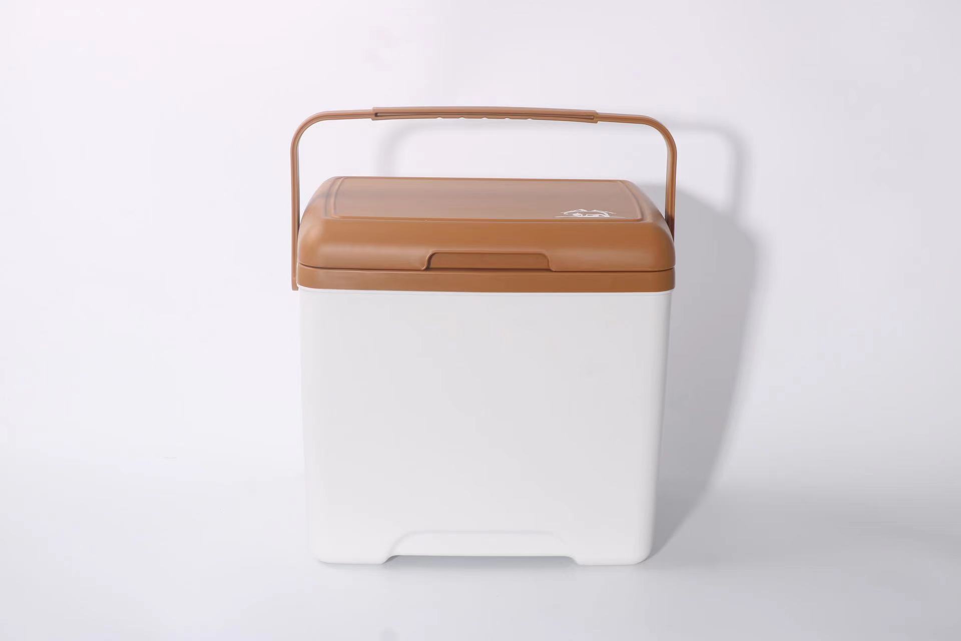 Funda color camel de 13L + nevera portátil de 380ml * 1 + 5 bolsas de hielo.