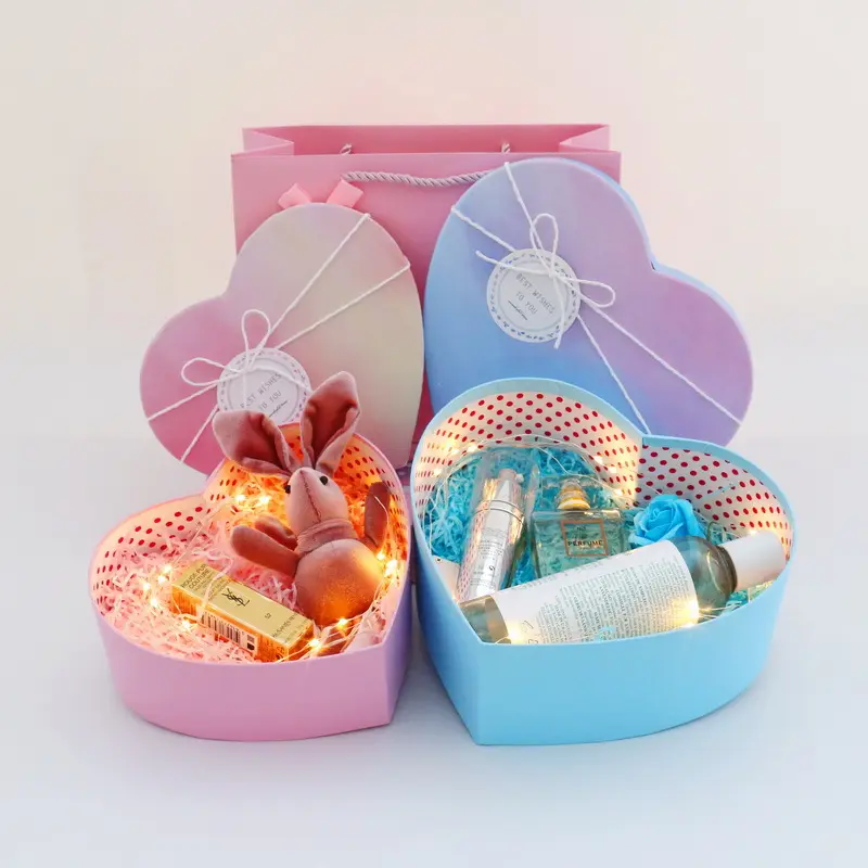 Роскошная картонная упаковка на заказ на День святого Валентина, элегантная подарочная коробка в форме белого сердца для свадебных конфет