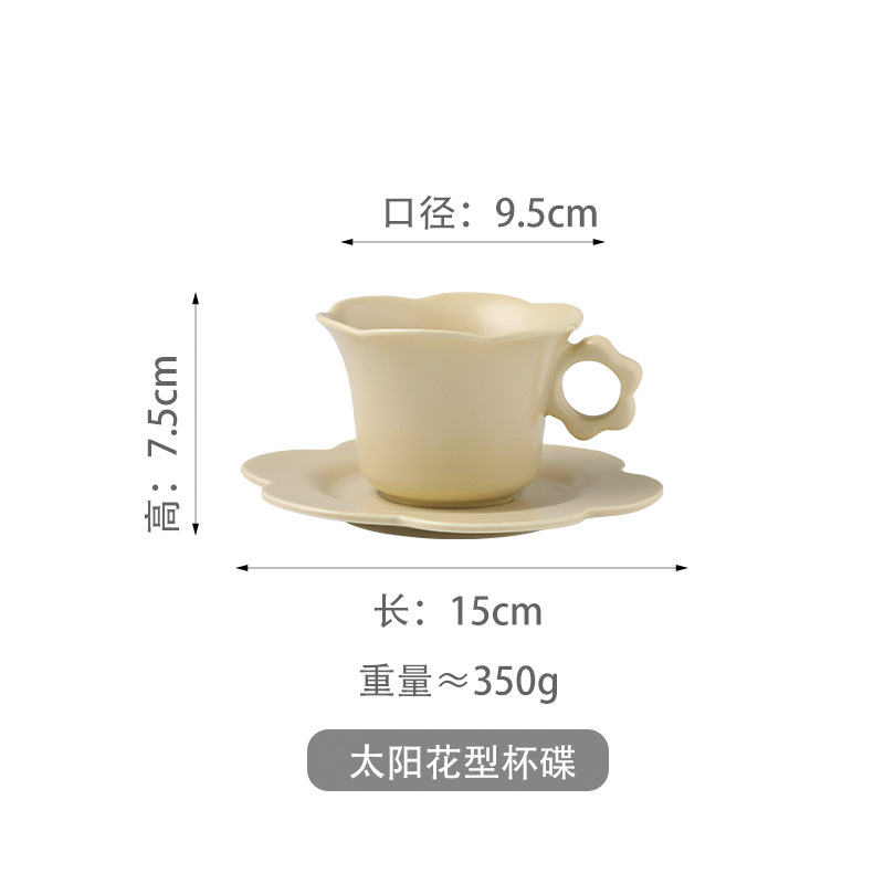 Tasse et soucoupe à motif floral en glaçure beige mat