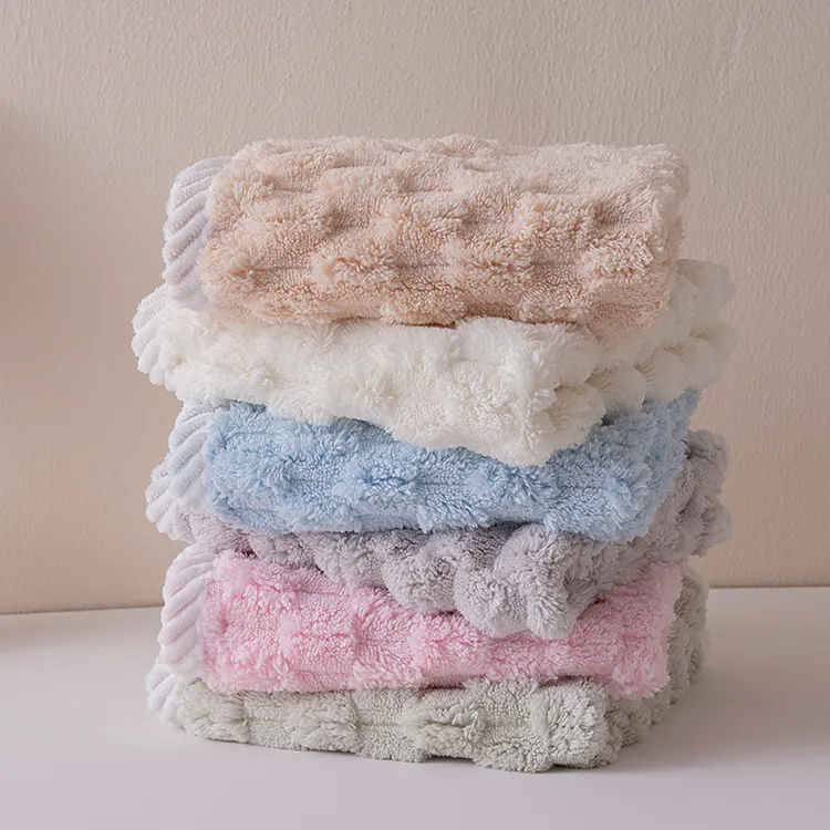 Vente en gros de serviettes multifonctionnelles en velours corail multicolore Serviettes de toilette pour enfants adultes Gant de toilette carré