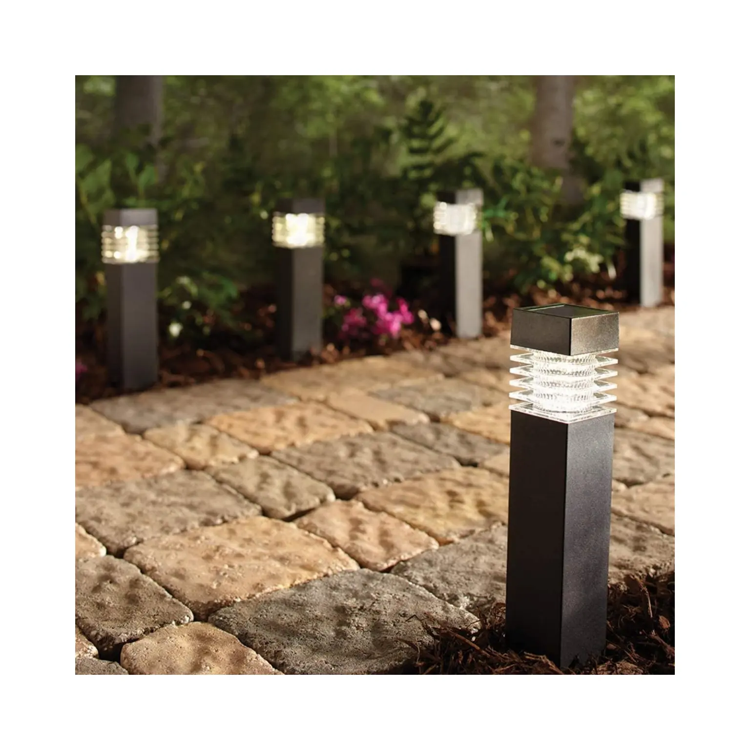 Luci solari impermeabili per giardino luci Decorative per esterni Spike Pillar Pole luci solari da giardino per giardino sul prato