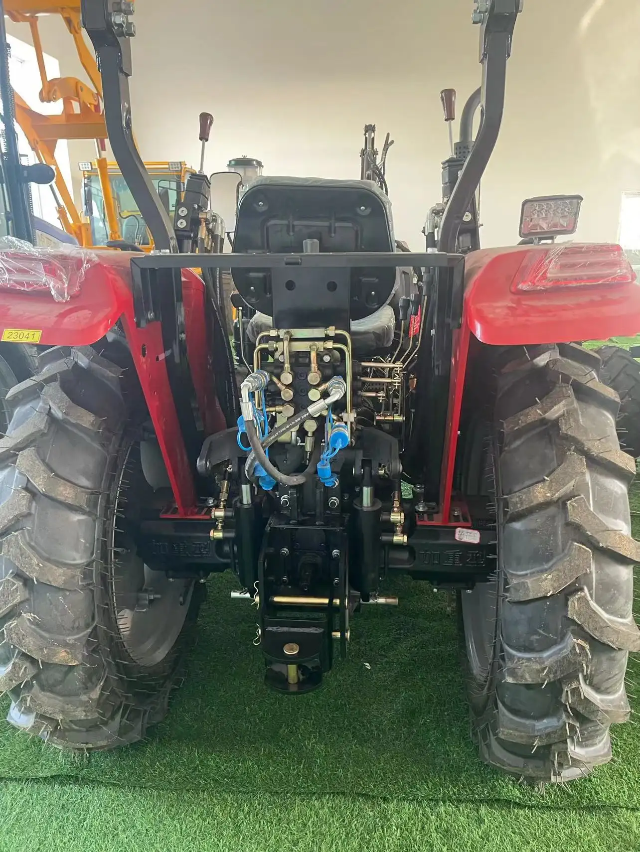 Traktor wheel-loader terbaru dengan front loader dan backhoes berkualitas tinggi dan konsumsi energi rendah