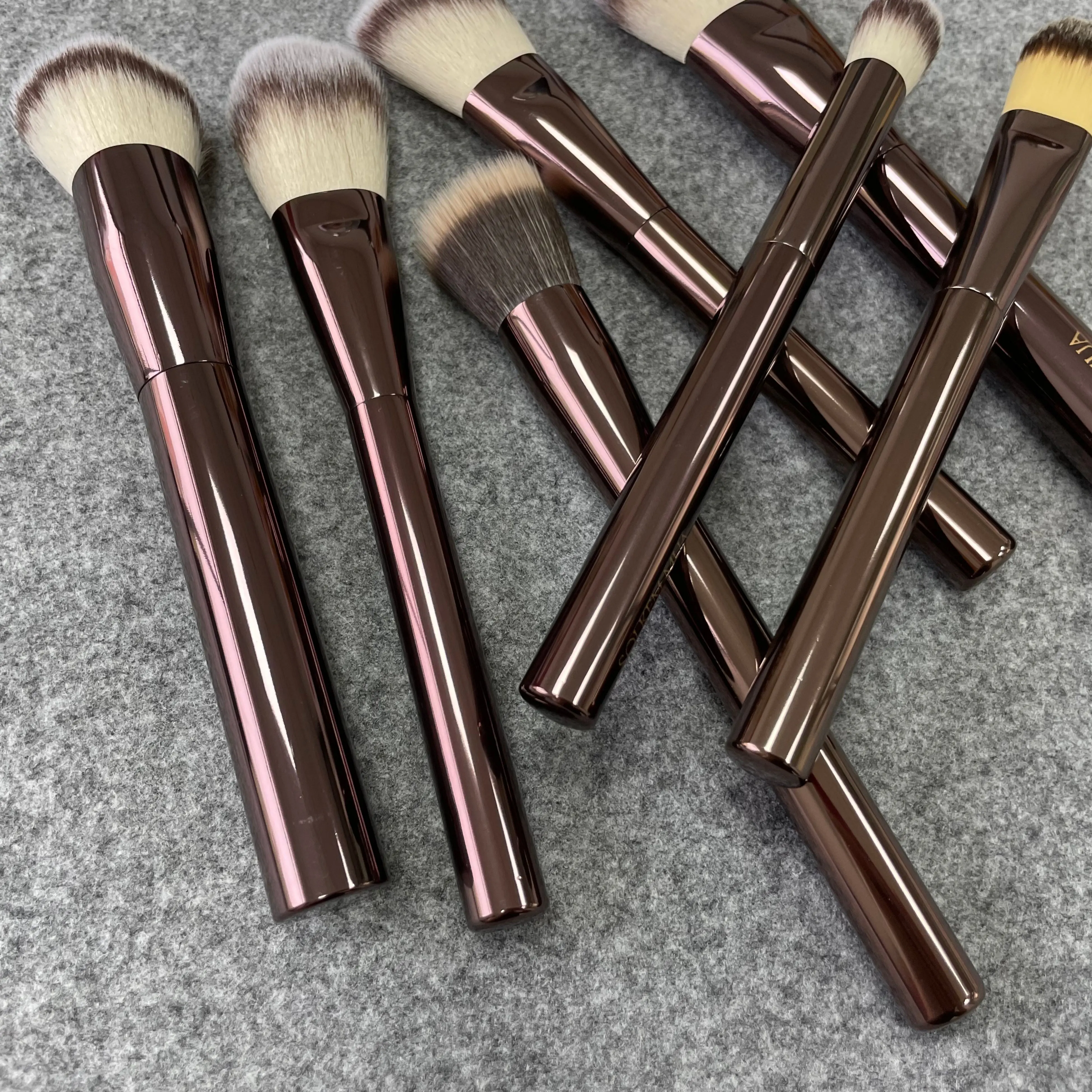 15 pinceaux professionnels de luxe haut de gamme à base brun bronzant personnalisés pour kit de beauté pour cheveux naturels végétaliens doux ensemble de pinceaux de maquillage