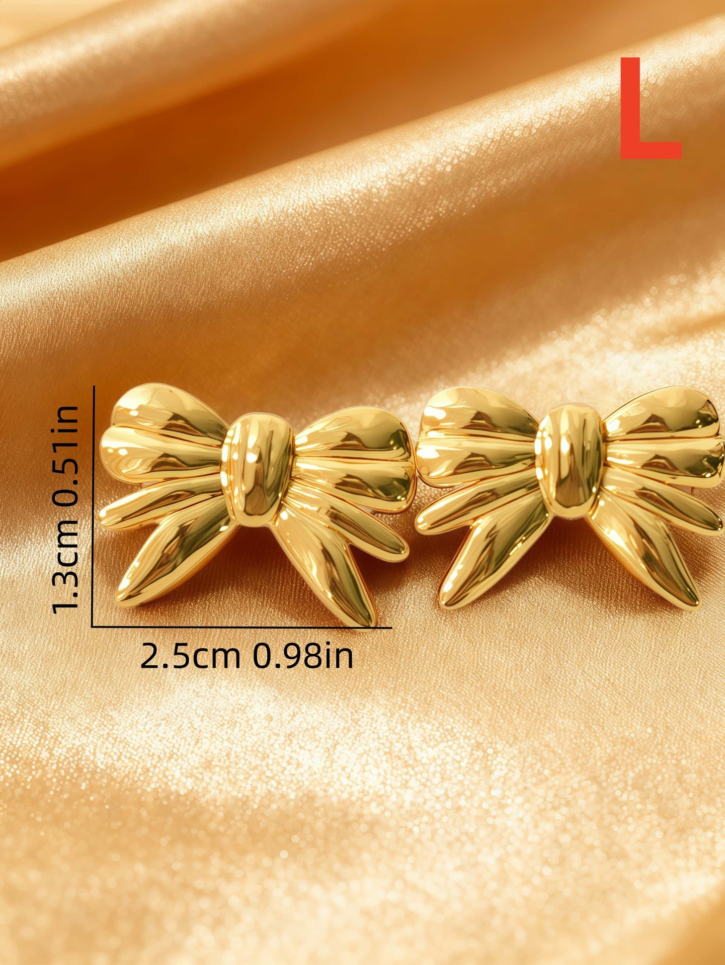 Pearl stud earrings l Gold