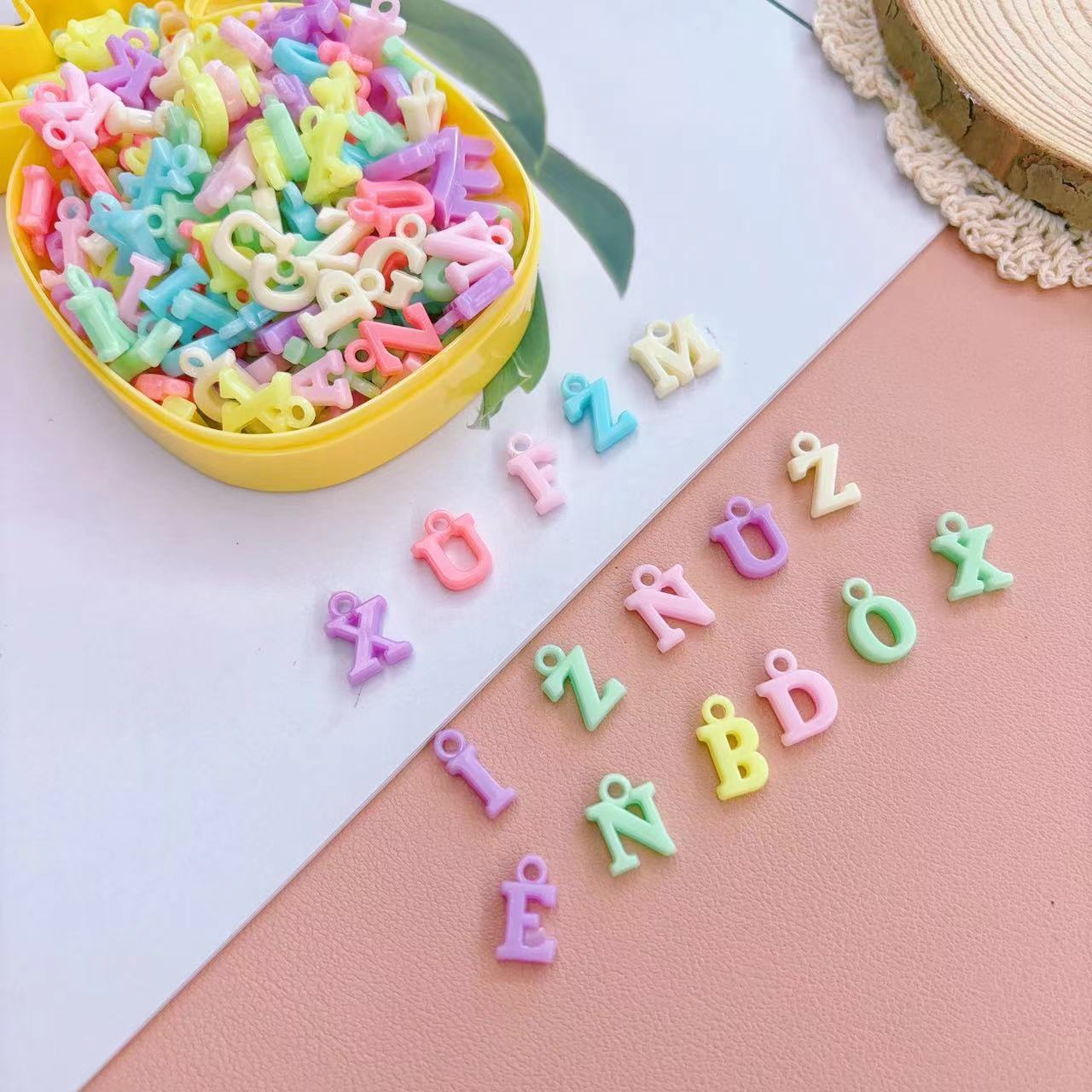 Boîte à pendentif 13 lettres-100 pcs