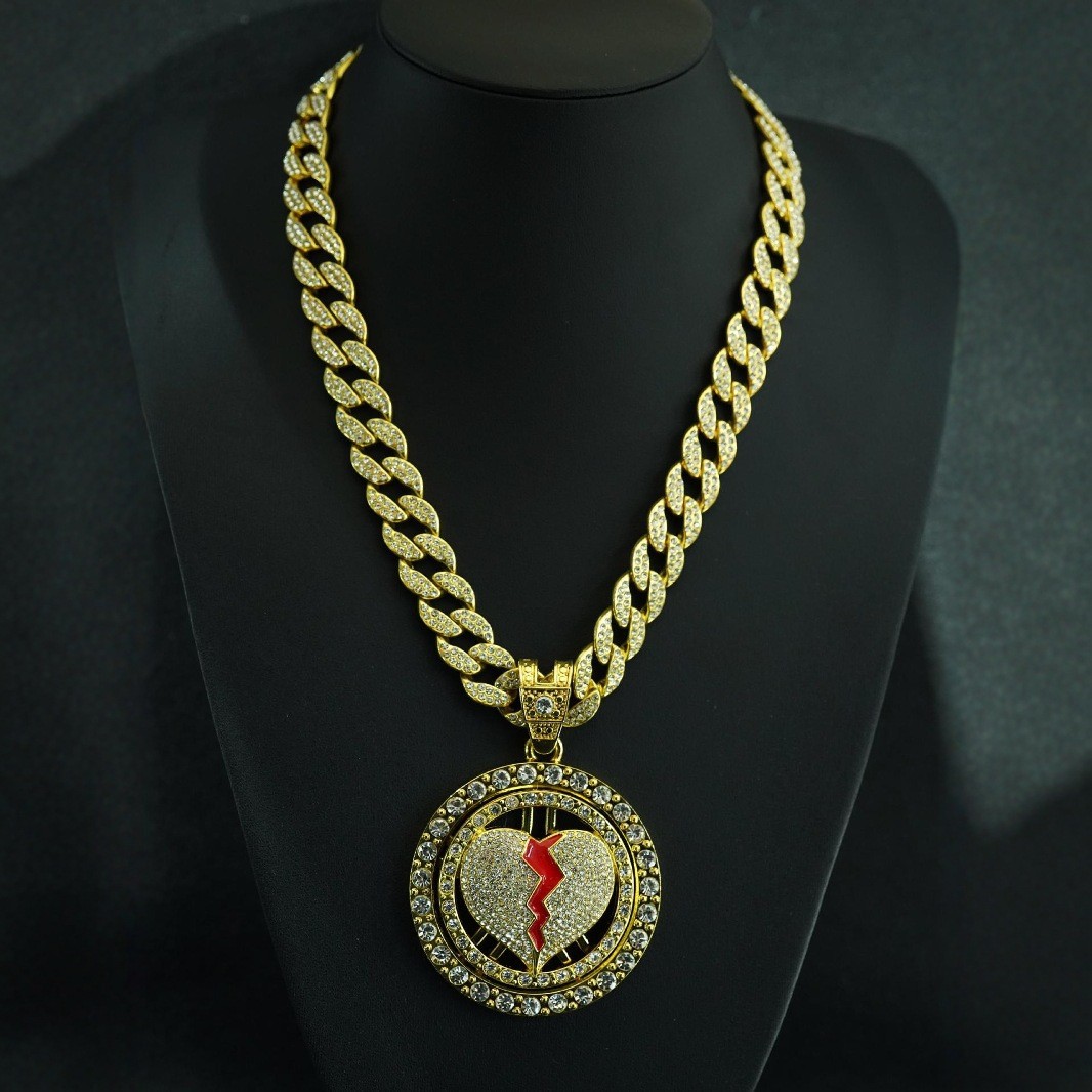 Pendentif en or avec chaîne cubaine de 18 pouces