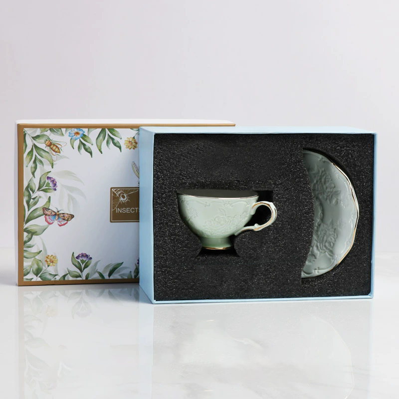 Tasse et soucoupe-B