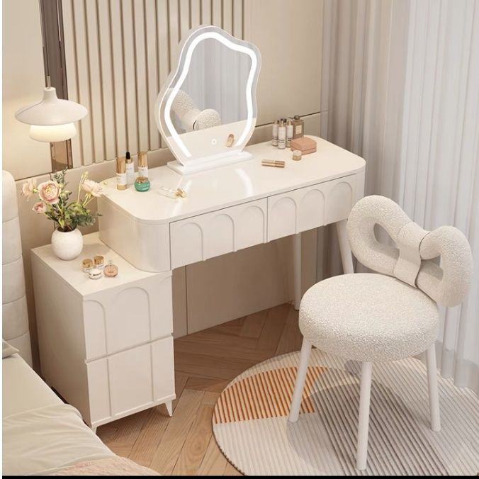 White 100cm table and cabinet with lamb-shaped chair