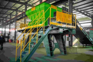 ユニバーサルシュレッダースクラップタイヤメタルシュレッダープラスチックドラムカーシェルシュレッダー生産ライン