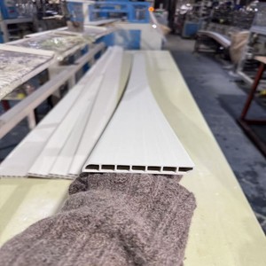 הספק חם <span class=keywords><strong>pvc</strong></span> מודרני משולב skirkboard עבור לוחות קיר קישוט בית מלון