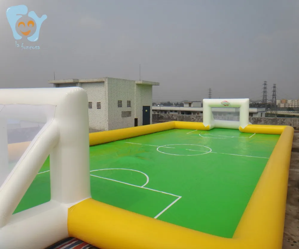 16m x 8m großer aufblasbarer Fußballplatz Aufblasbarer Wasserseifen-Fußballplatz