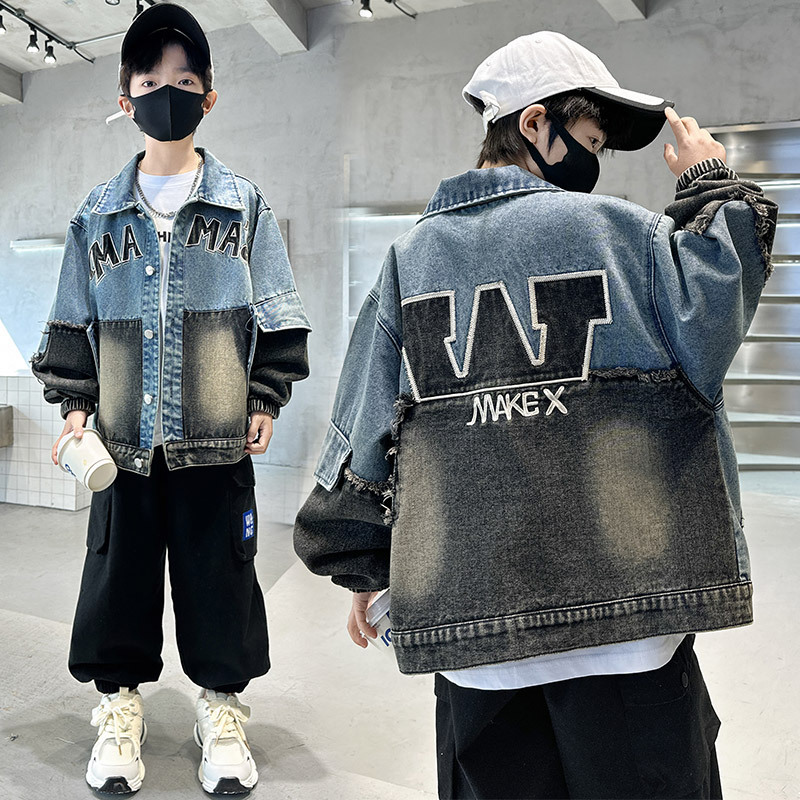 Manteau avec broderie couronne - Coupe ample