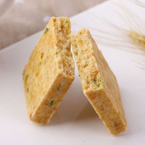 厂家批发香辣花生芝麻味硬质地薄饼复合维生素压缩饼干户外袋