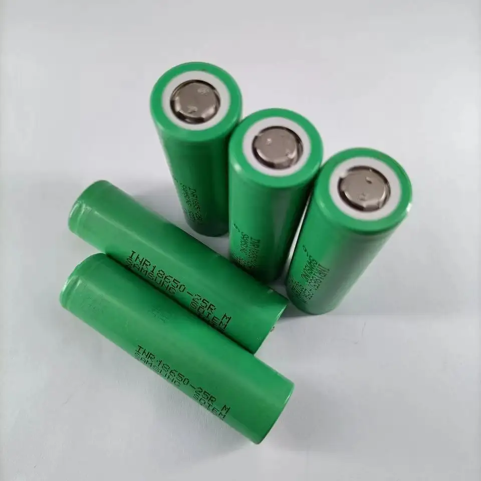 Prix moins cher Batterie rechargeable 18650 3.7v 2500mah Batterie de puissance 18650 Cylindre Batterie au lithium-ion