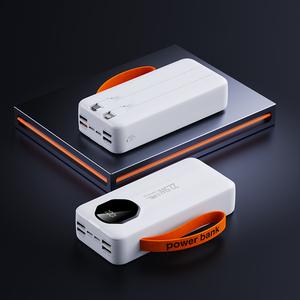 Banco de energía portátil de carga rápida con cable que muestra una capacidad de 30.000 mAh y salida de 22,5 W adecuada para uso en exteriores - Product Image 3