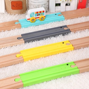 รถไฟไฟฟ้าเสียงไม้กับกดสวิทช์เข้ากันได้โทมัสบล็อกแม่เหล็กติดตามรถไฟ