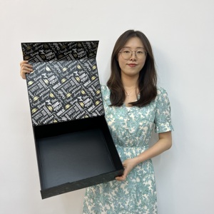 工厂豪华大优质磁性闭合翻盖硬纸板包装磁铁盒哑光黑纸礼品盒
