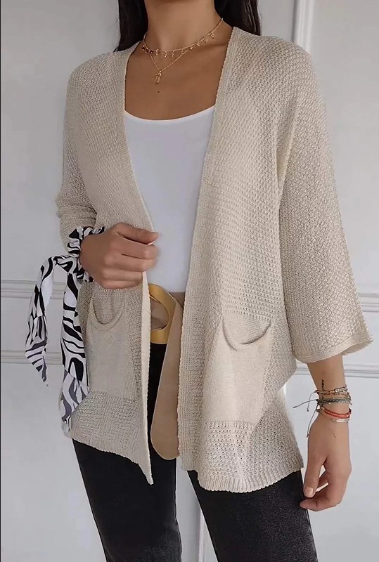 Apricot color
