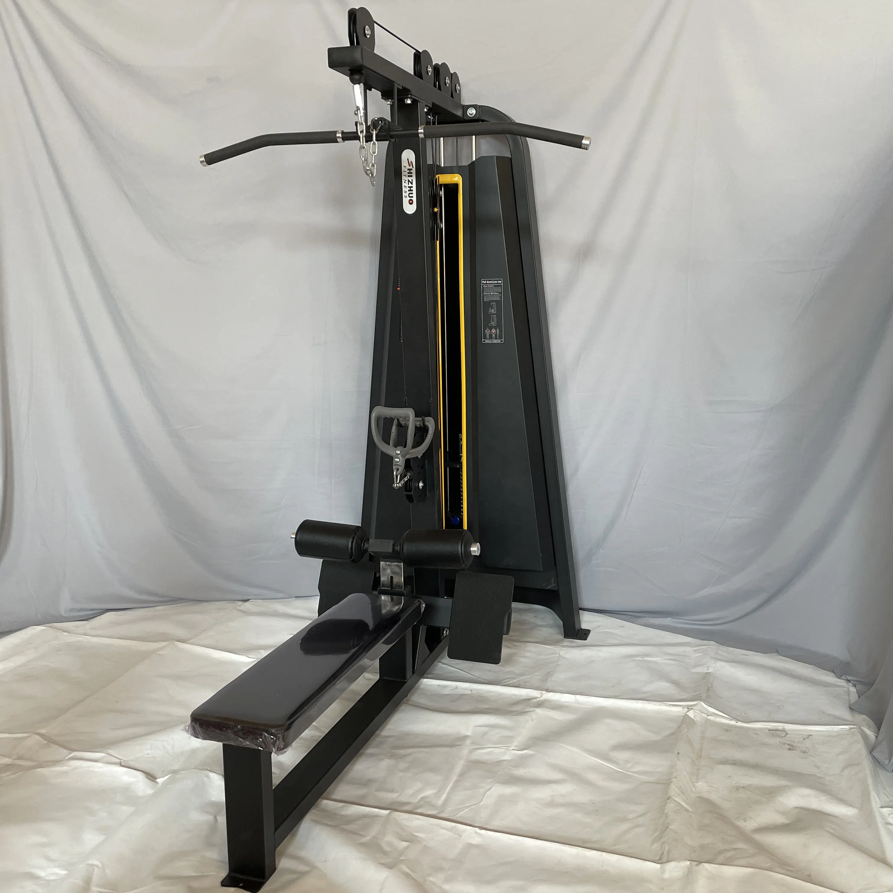 Esercizi per la macchina per il tiraggio di Precor smc Pull Down & low row SE27