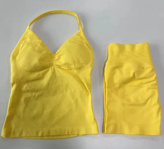 Completo da pulcino giallo