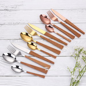 <strong>PP</strong> Plastic <strong>Handle</strong> Wholesale Stainless Steel <strong>Flatware</strong> <strong>Sets</strong> With Customized Wood Design Cutlery Fork Knife and Spoon Cutlery