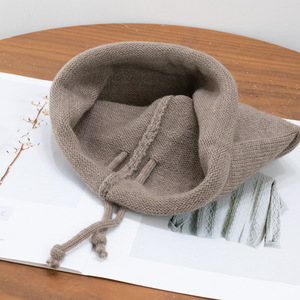 Ins נשים נשים נשים רך אקרילי החורף slouchy Bonnet עם קישוט לצייר מחרוזות קישוט קשת על גב