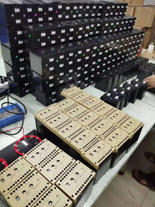 Bobina de bucle magnético industrial de alta velocidad Detector de vehículos de doble canal de conteo inalámbrico para control de acceso con 4 salidas de relé