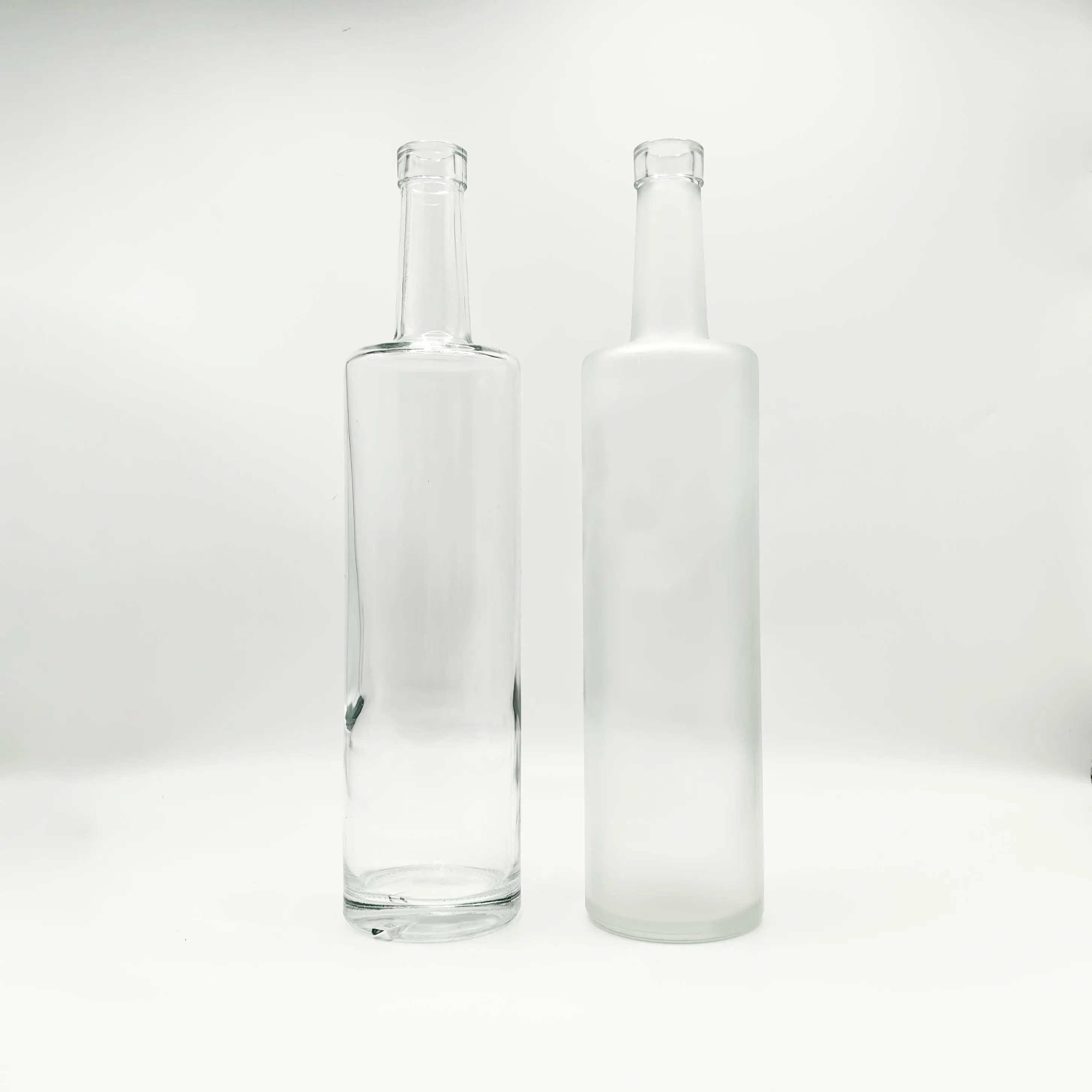 Hersteller 700 ml 750 ml glasflasche für mattierte wodka mit korkstopfen, whiskey, tequila, gin, rum, trauben weinflasche