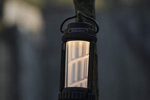 2025 nuova luce da campeggio multifunzione per esterni portatile con torcia forte ricarica Mini torcia da campeggio retrò - Product Image 5